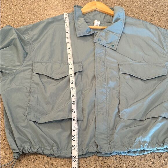 YOGALICIOUS Radiant Commuter Windbreaker - Picture 5 of 9